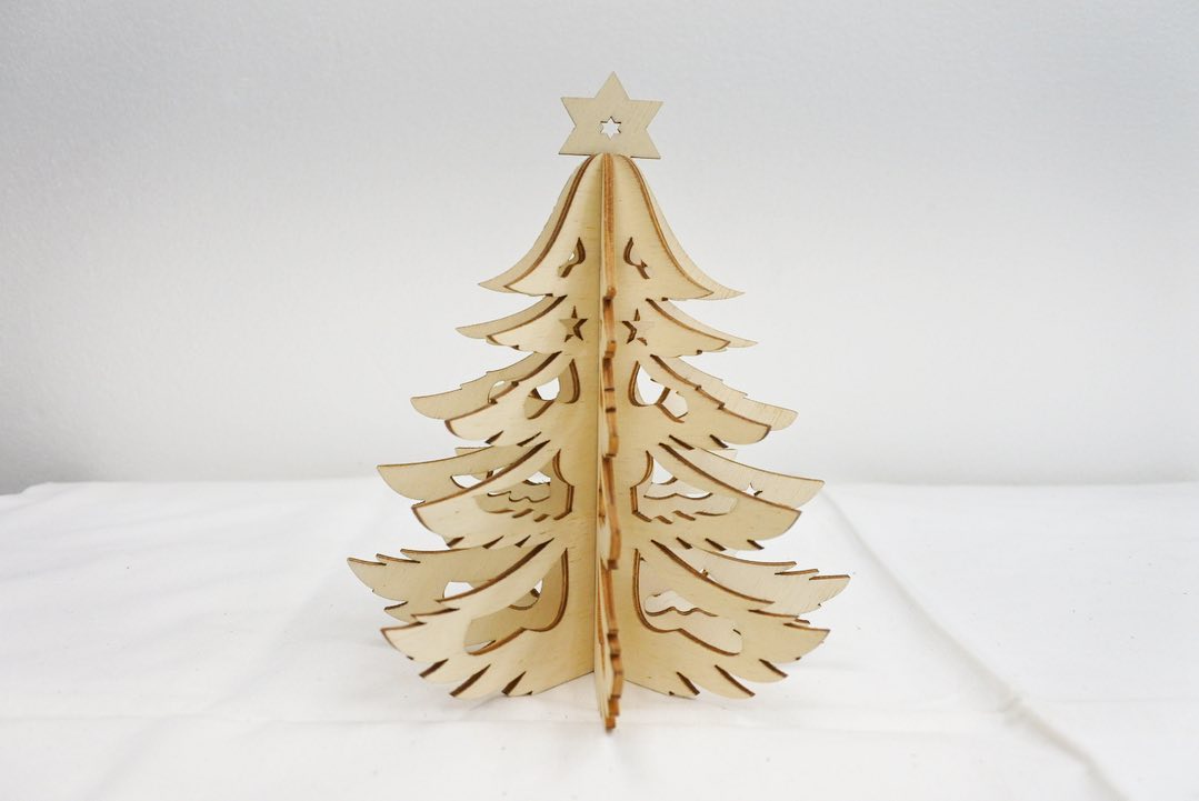 ドイツ・ヴァンデーラの星のツリー.
4枚の薄板を組み合わせると
立体的なクリスマスツリーが
出来上がります
高さ15cmと20cmがございます☃️
・
寿月すみたやホームページ
Instagram DMからも
お求めできます🕊
お気軽にお申し付けくださいませ🏻
・
・
